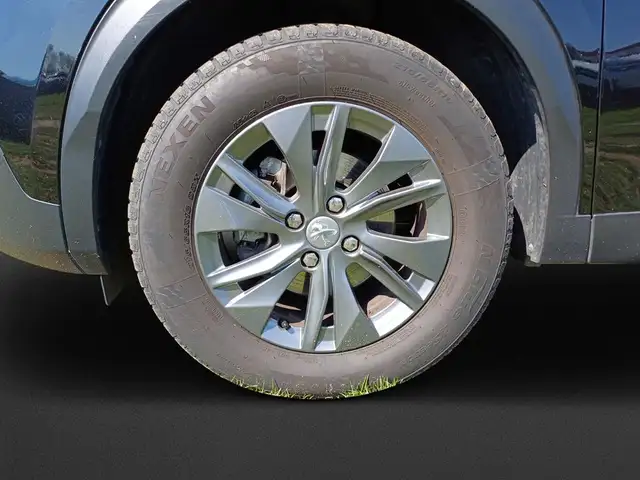 Peugeot 2008 view 8