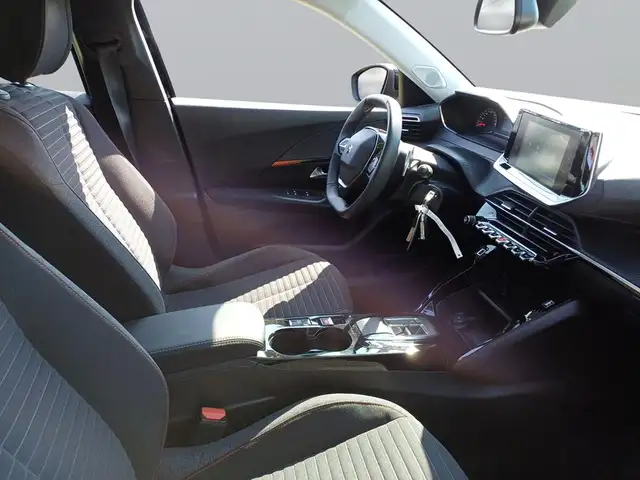 Peugeot 2008 view 11