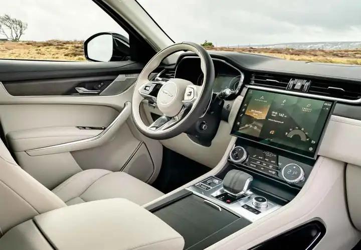 Jaguar F-Pace 2018, foto 18