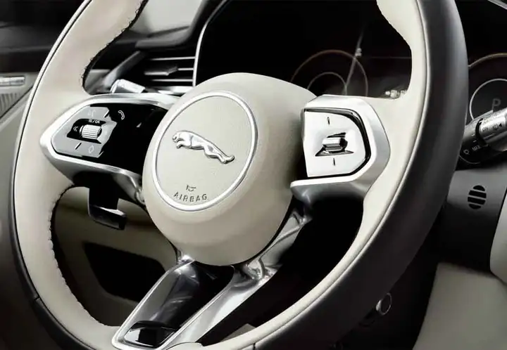 Jaguar F-Pace 2018, foto 13