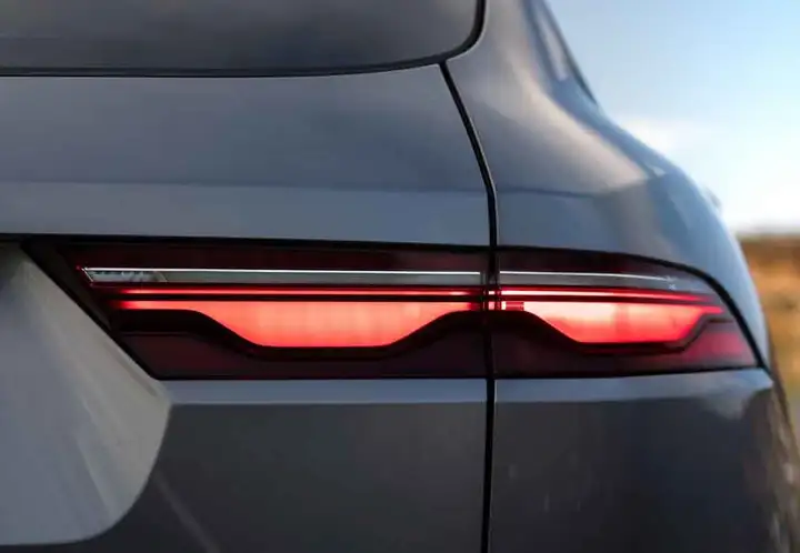 Jaguar F-Pace 2018, foto 31