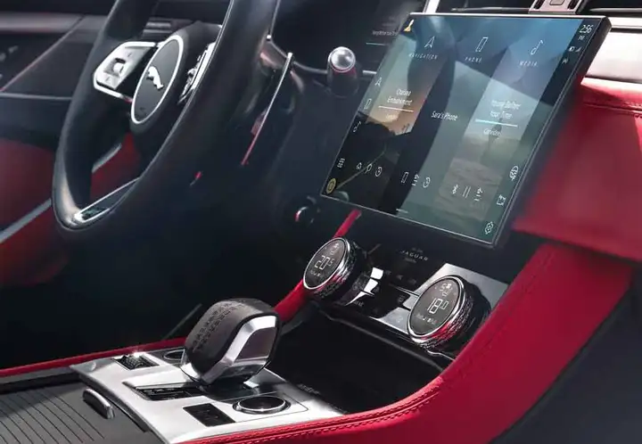 Jaguar F-Pace 2018, foto 24