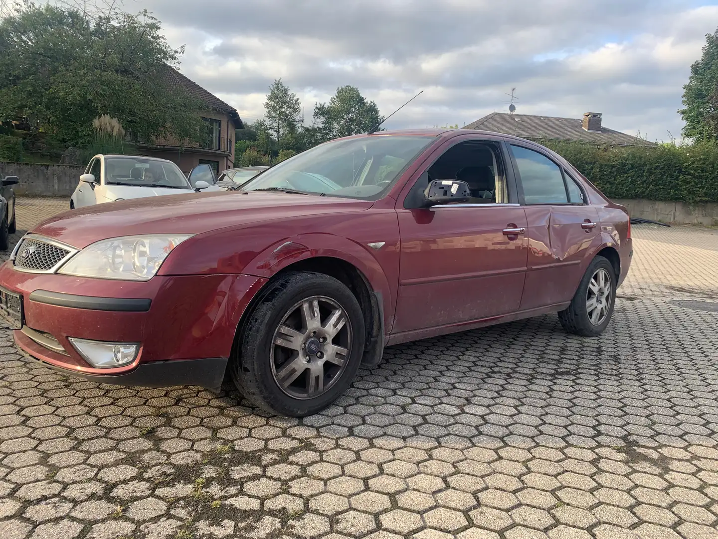 Ford Mondeo Ghia Rojo - 2