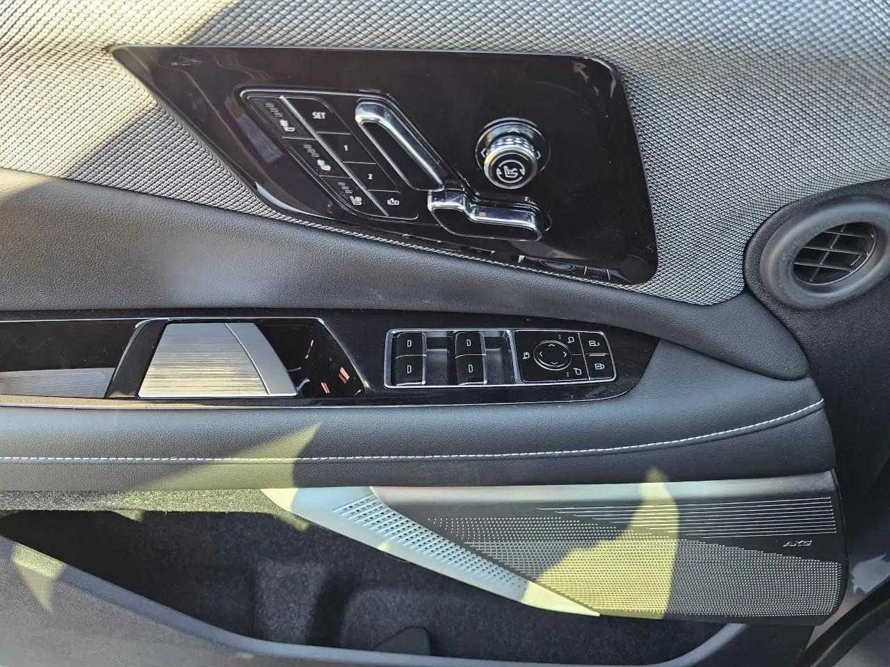 Cadillac Optiq снимка Cadillac Optiq