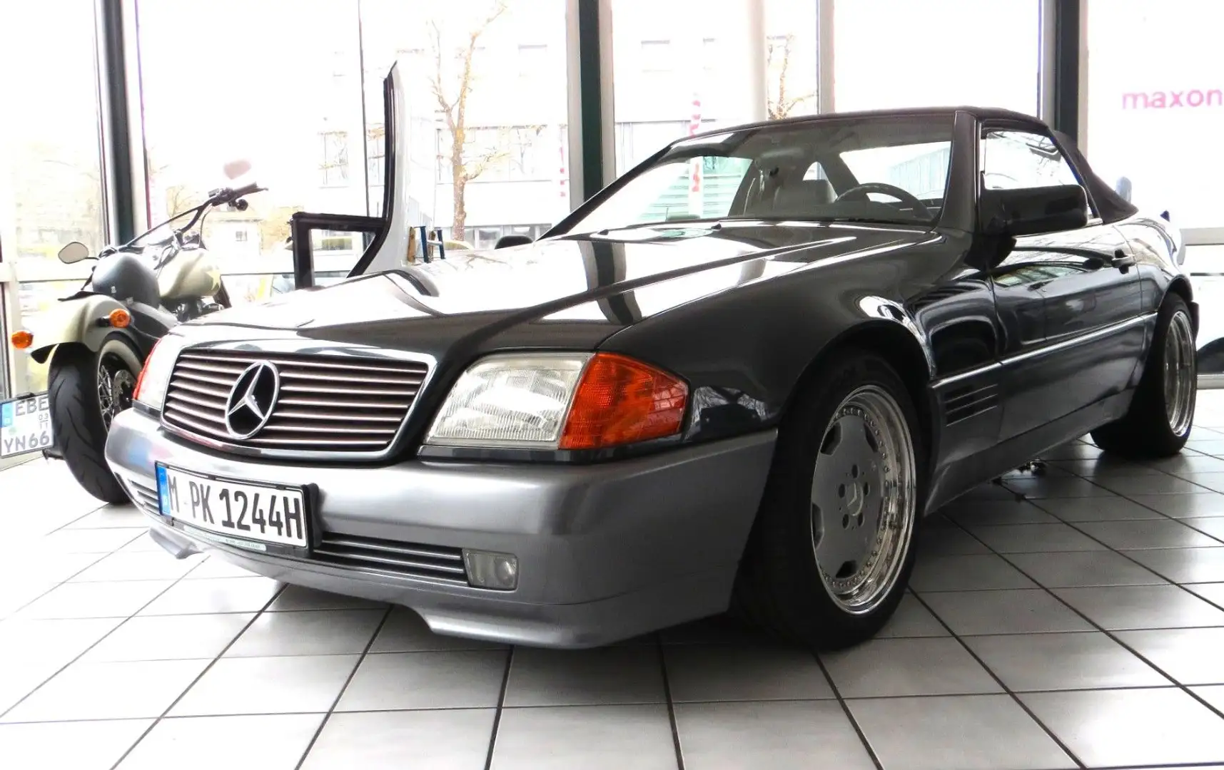 Mercedes-Benz SL 300 24V AMG Aero III* Top Zustand* Erstlack* Schwarz - 2