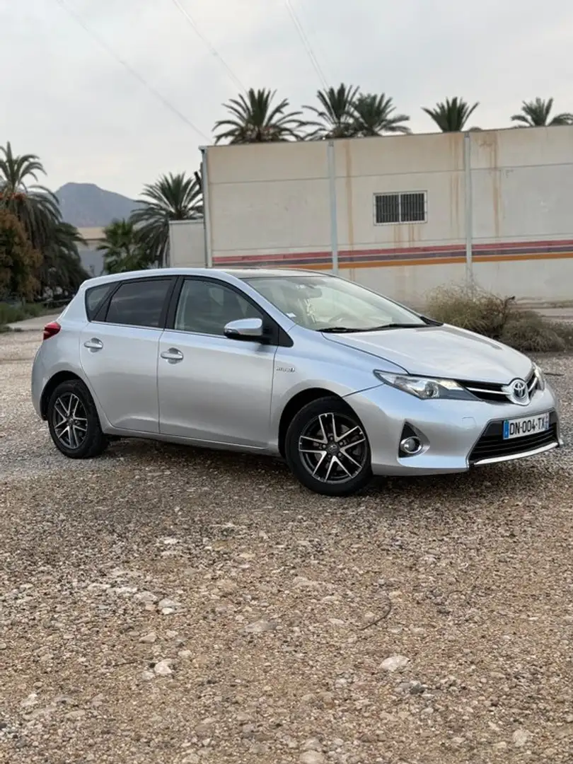 Toyota Auris hybrid 140H Business Gris - 2