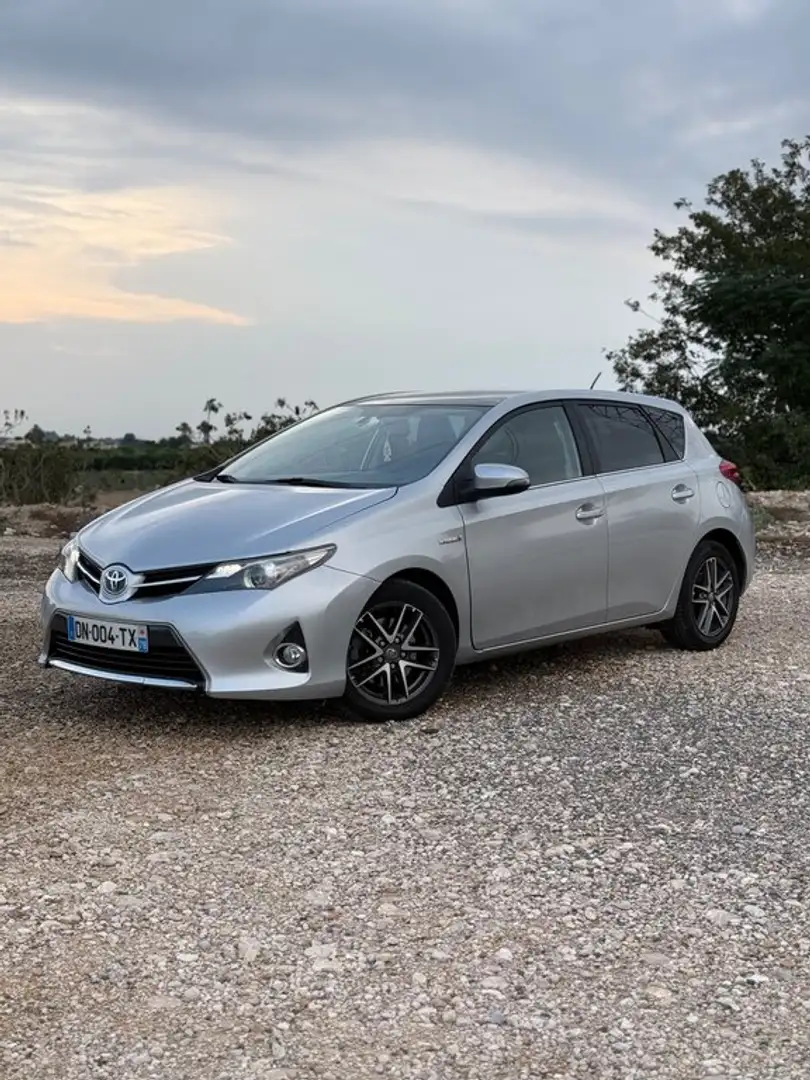 Toyota Auris hybrid 140H Business Gris - 1