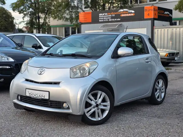 Toyota iQ iQ + 1.33 - 98 PS |8-fach bereift |Keyless-Go