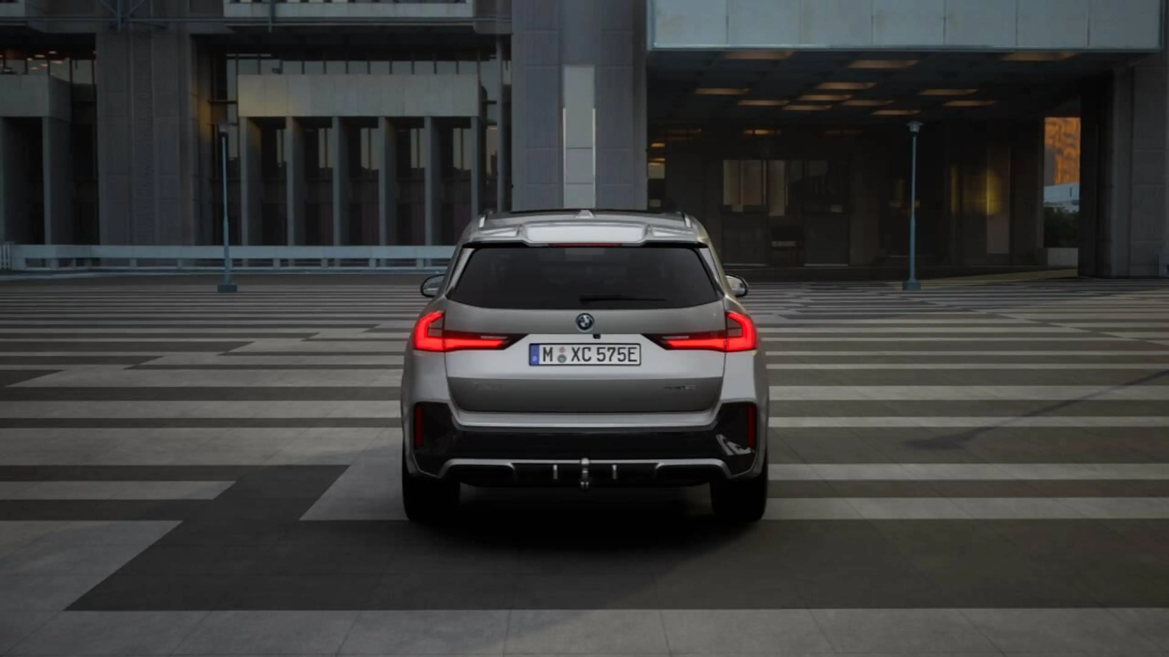 BMW iX1 eDrive20 M Sport Pro Edition — photo 4