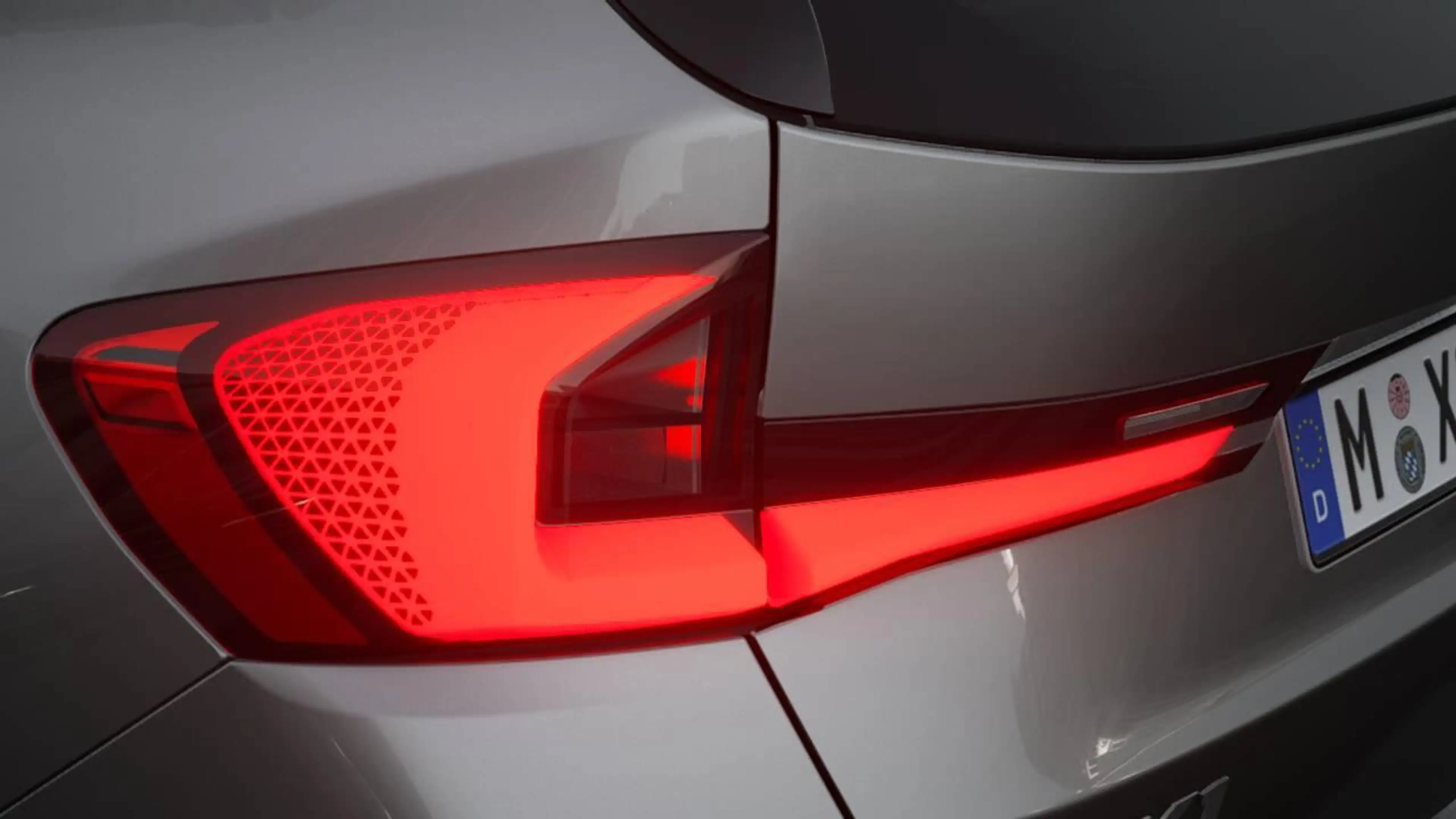 BMW iX1 eDrive20 M Sport Pro Edition — photo 14