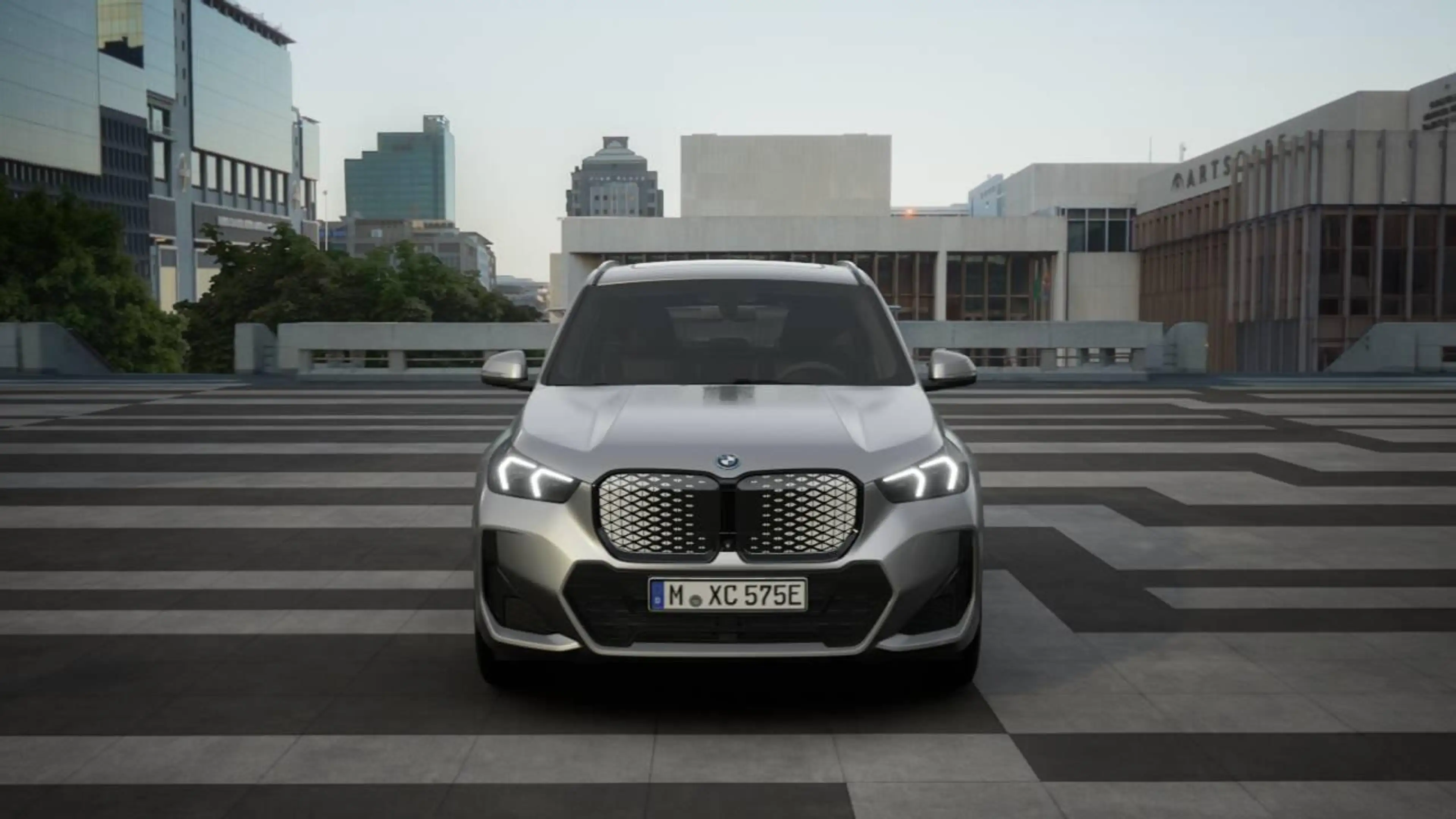 BMW iX1 eDrive20 M Sport Pro Edition — photo 2