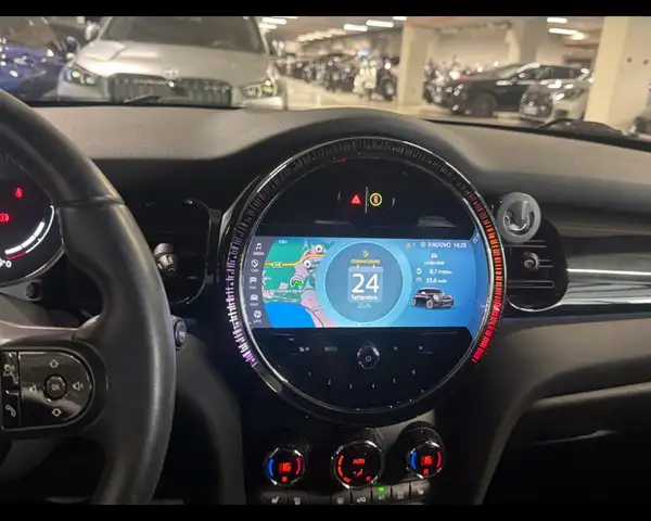Mini Hatch view 15