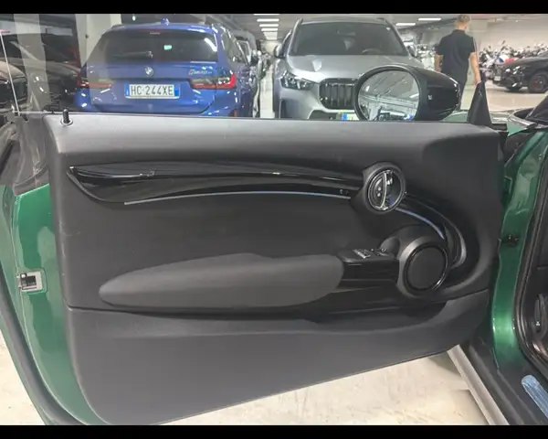 Mini Hatch view 13