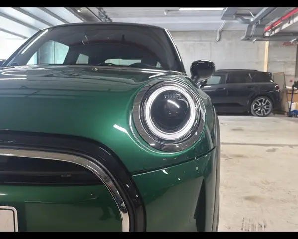 Mini Hatch view 11