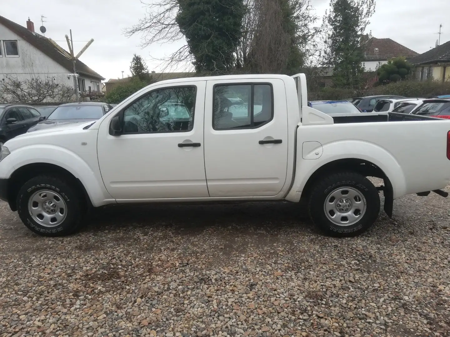 Nissan Navara Pickup Double Cab XE 4X4 Alb - 2