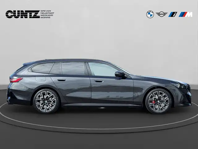 BMW 5 Series view 4