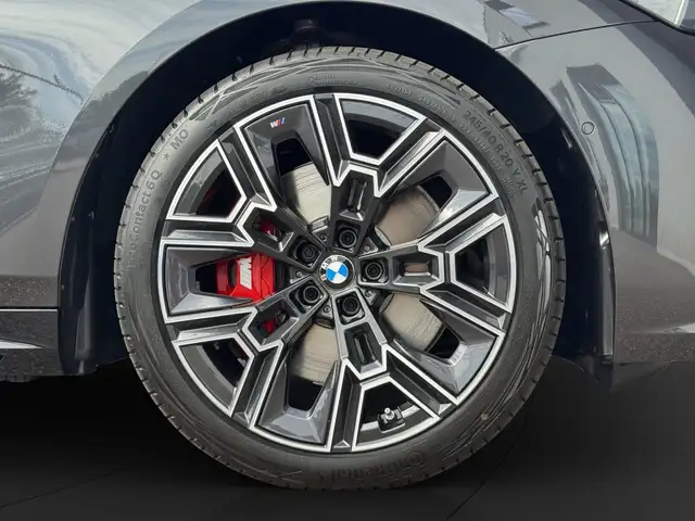 BMW 5 Series view 12