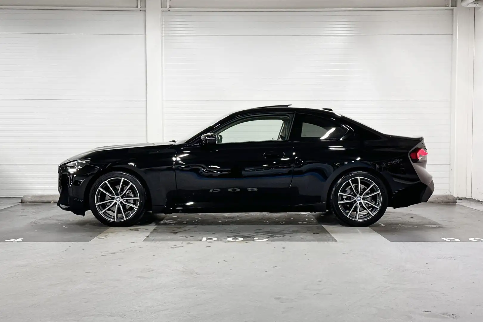 BMW 220 2 Serie Coupé 220i l Harman Kardon l Panoramadak | Zwart - 2