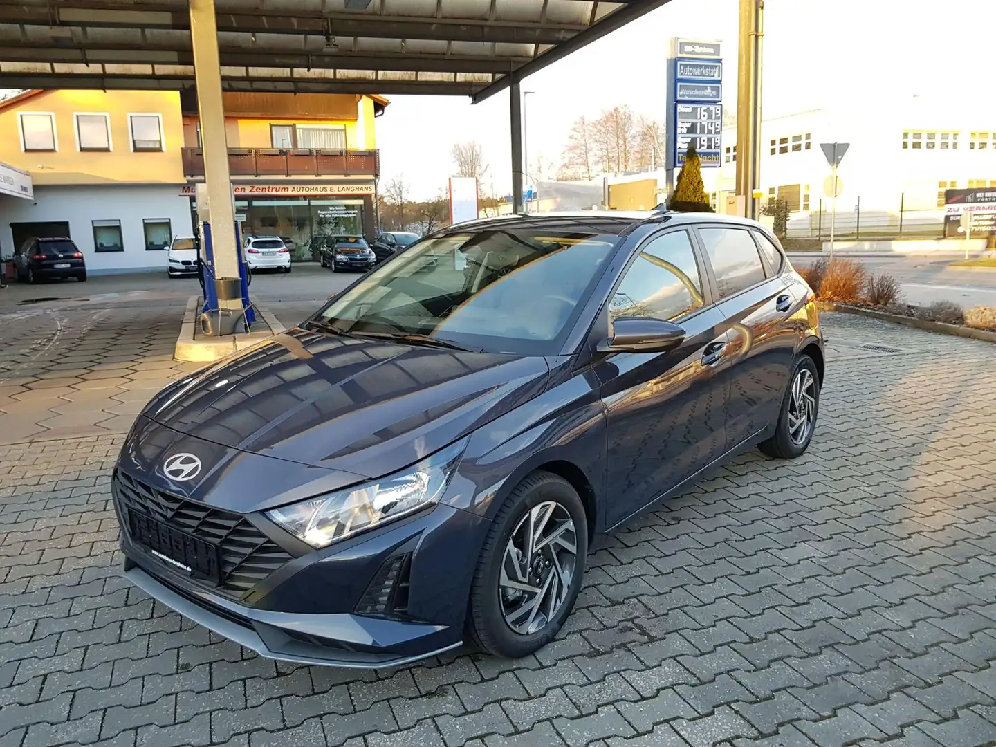 Hyundai i20 1.2 Family 62 kW (84 PS), Schalt. 5-Gang, Front... Grau - 1