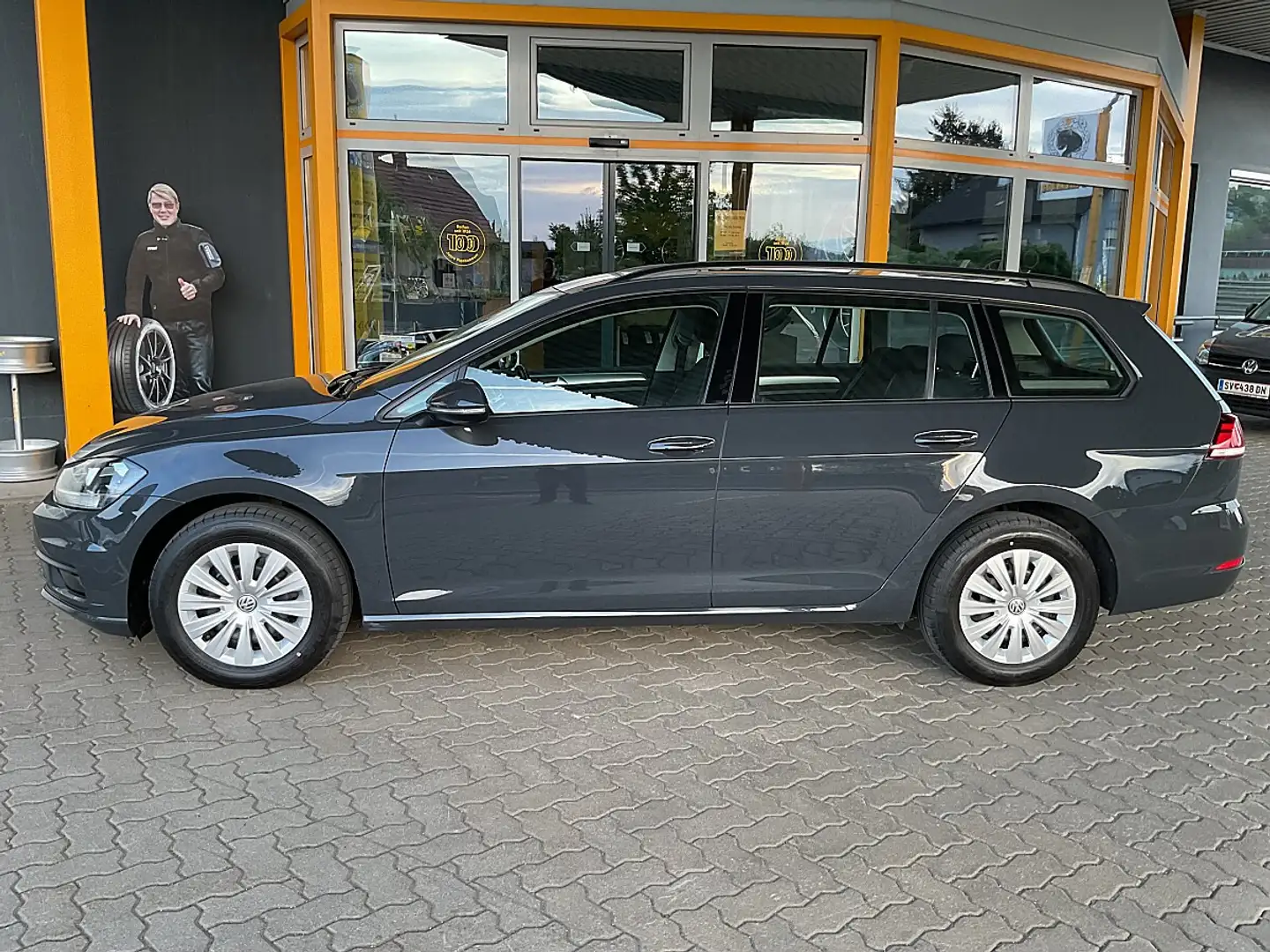 Volkswagen Golf Variant 1,6 TDI SCR**NAVI*TEMPOMAT*PDC** Grau - 2
