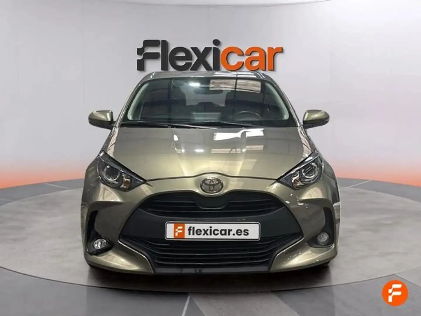 Toyota Yaris 120H 1.5 Active Plus Gris - 2