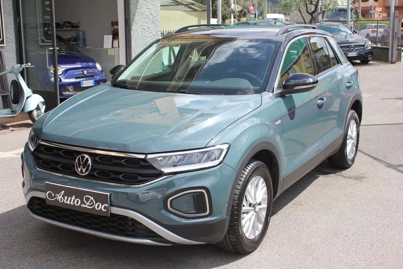 Volkswagen T-Roc 1.5 TSI DSG Life Bleu - 1
