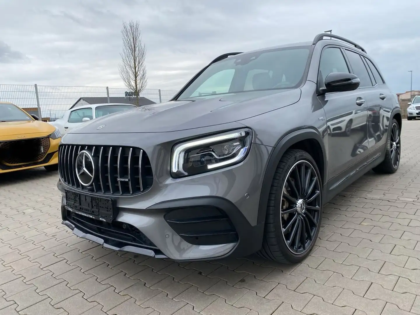 Mercedes-Benz GLB 35 AMG GLB-Klasse GLB 35 AMG 4Matic Šedá - 1