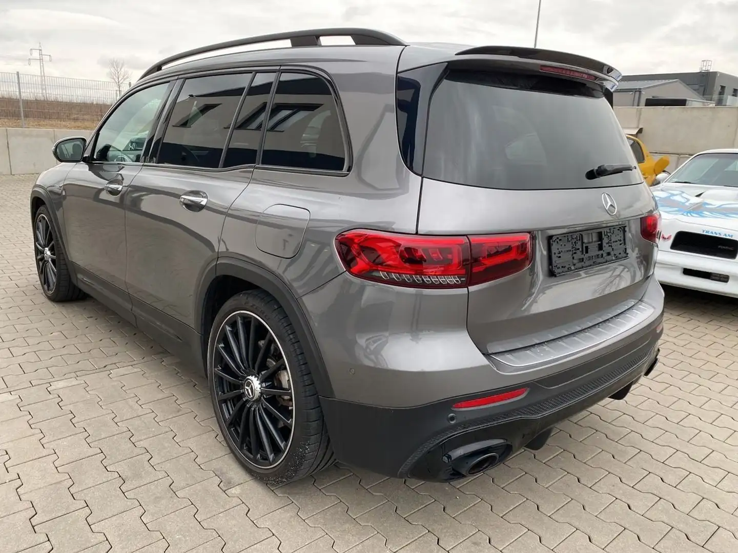 Mercedes-Benz GLB 35 AMG GLB-Klasse GLB 35 AMG 4Matic Šedá - 2