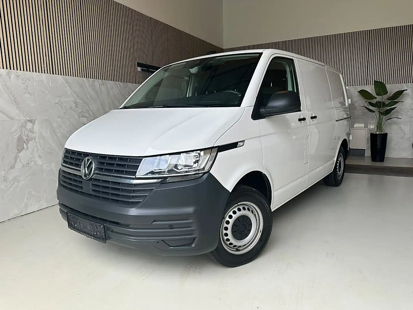 Volkswagen T6.1 Transporter L1H1 Flügel Standheizung, AHK, Servotronic, Fr... Weiß - 1