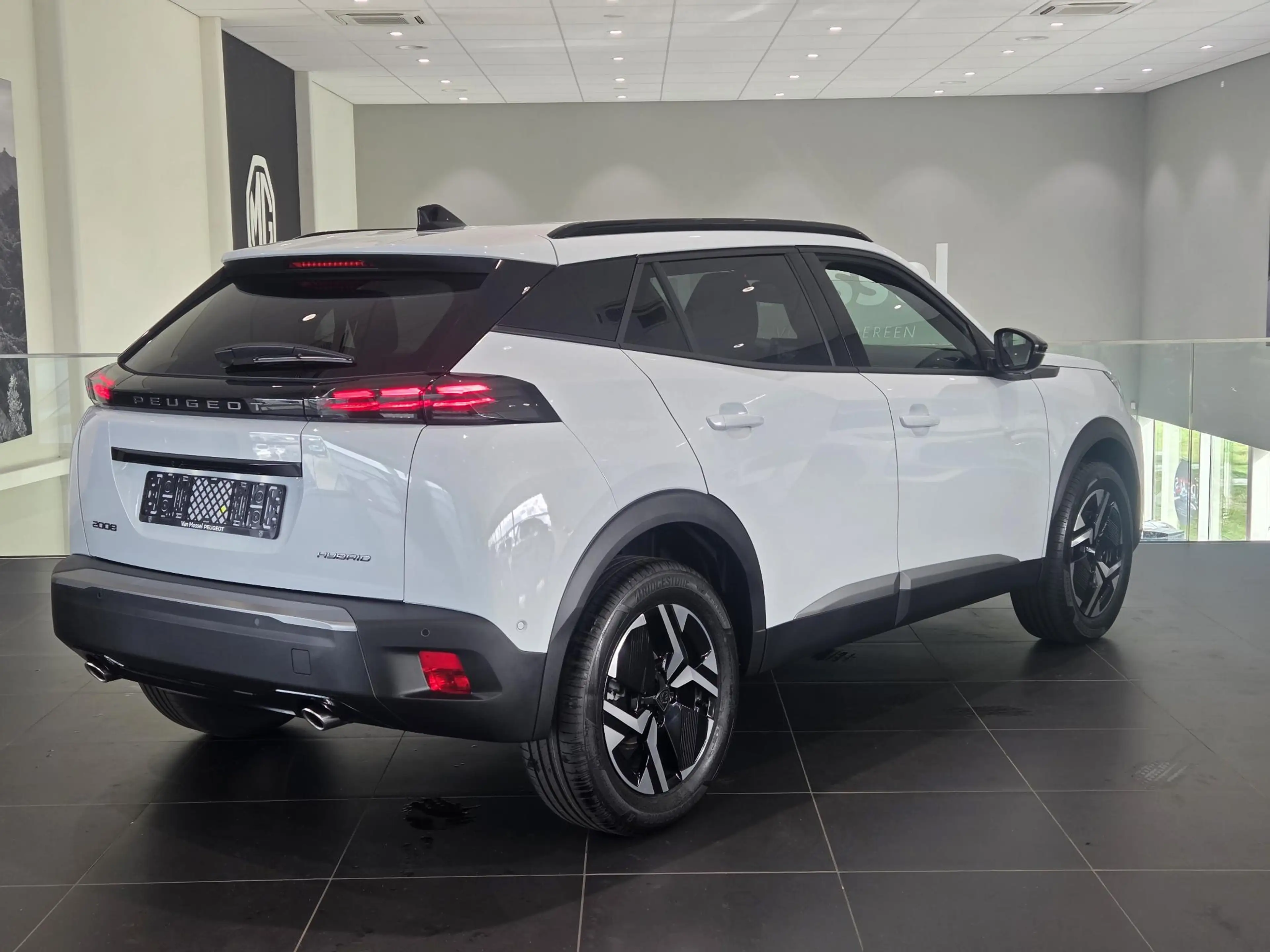 Peugeot 2008 1.2 Hybrid 136 Allure | 360 Camera | Adaptive crui — photo 6