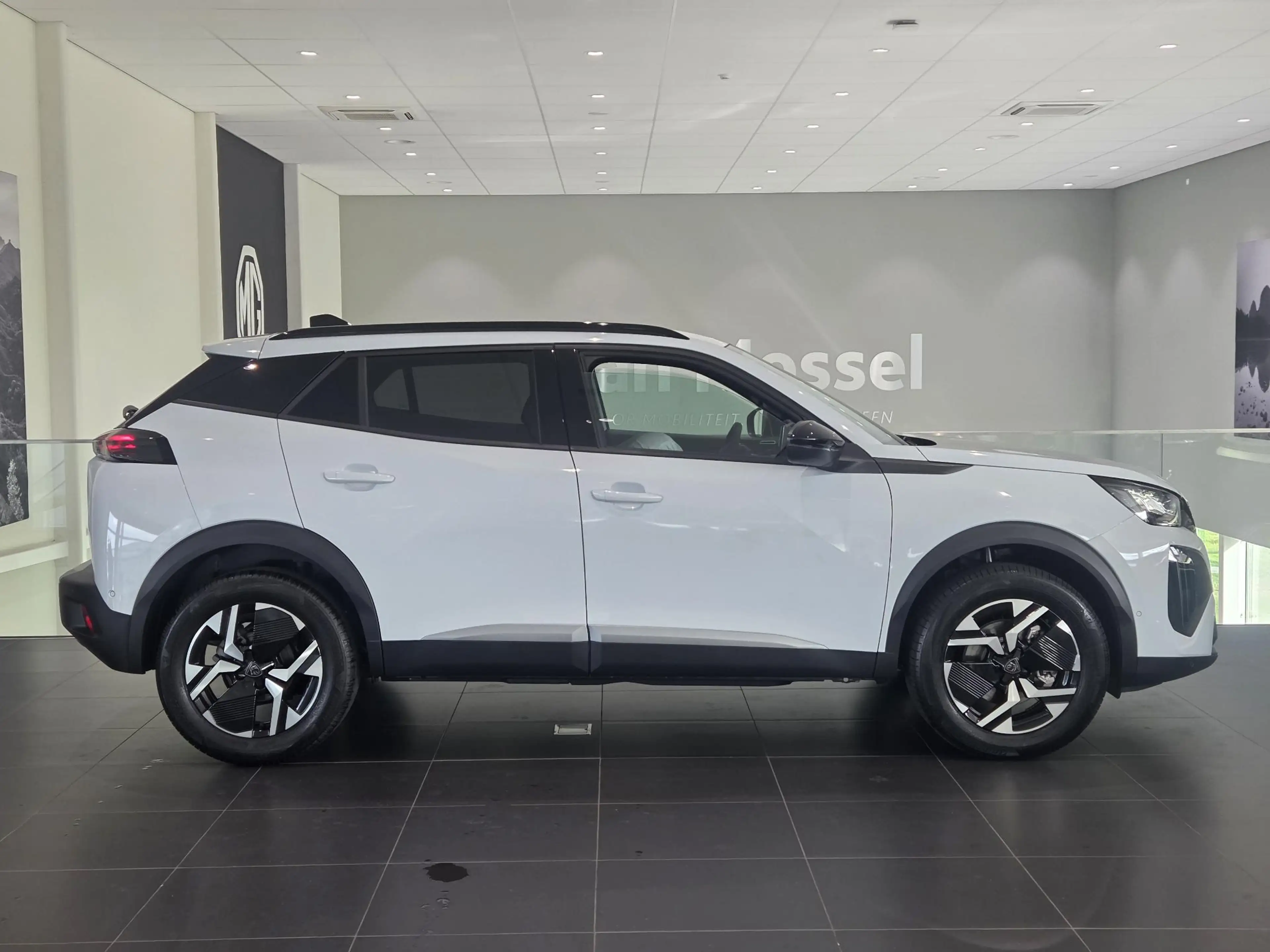 Peugeot 2008 1.2 Hybrid 136 Allure | 360 Camera | Adaptive crui — photo 10