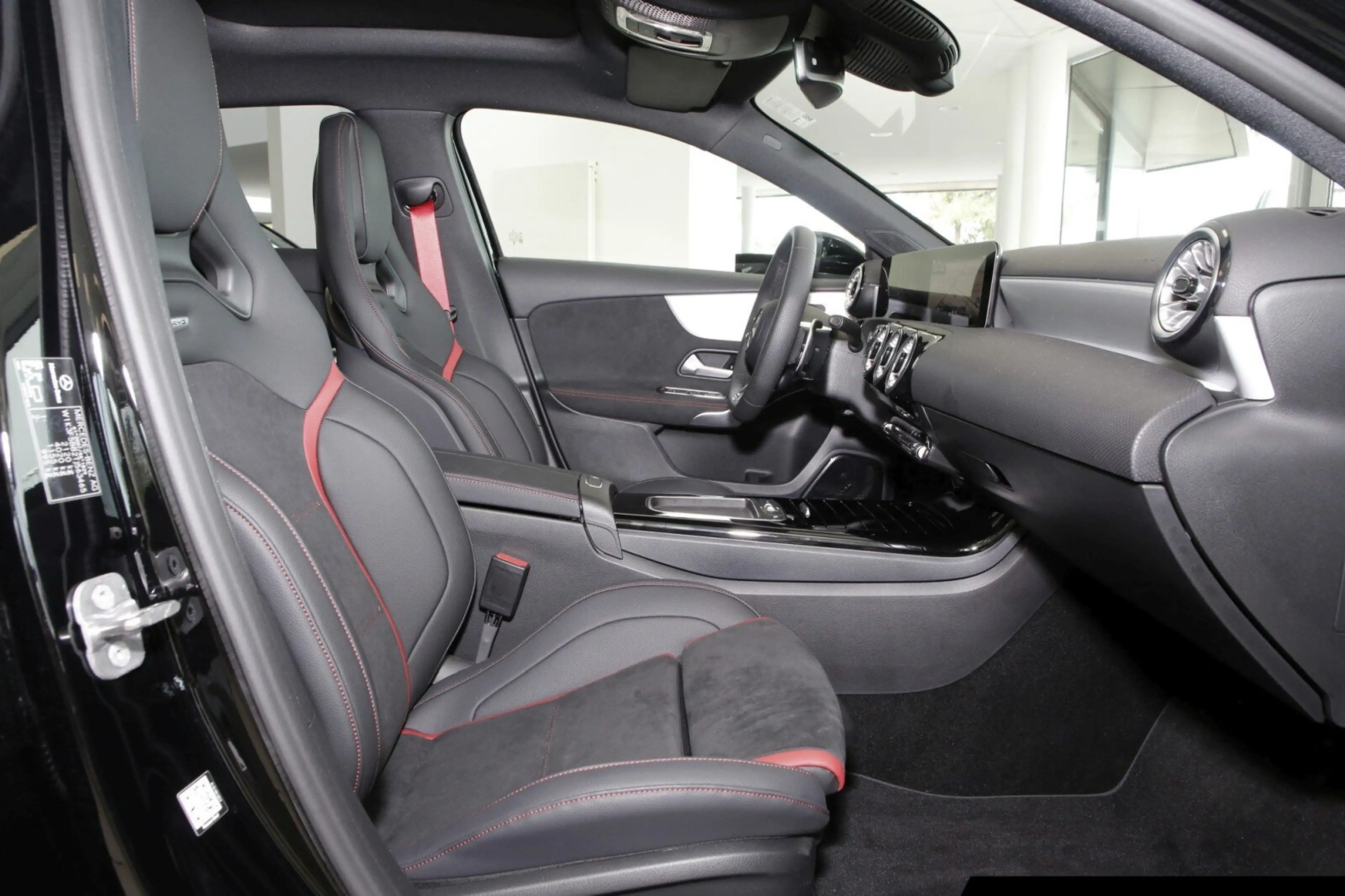 Mercedes-Benz A 35 AMG Mercedes-AMG A 35 4M AMG/Totw/360°/Pano/LED/SHZ — photo 6