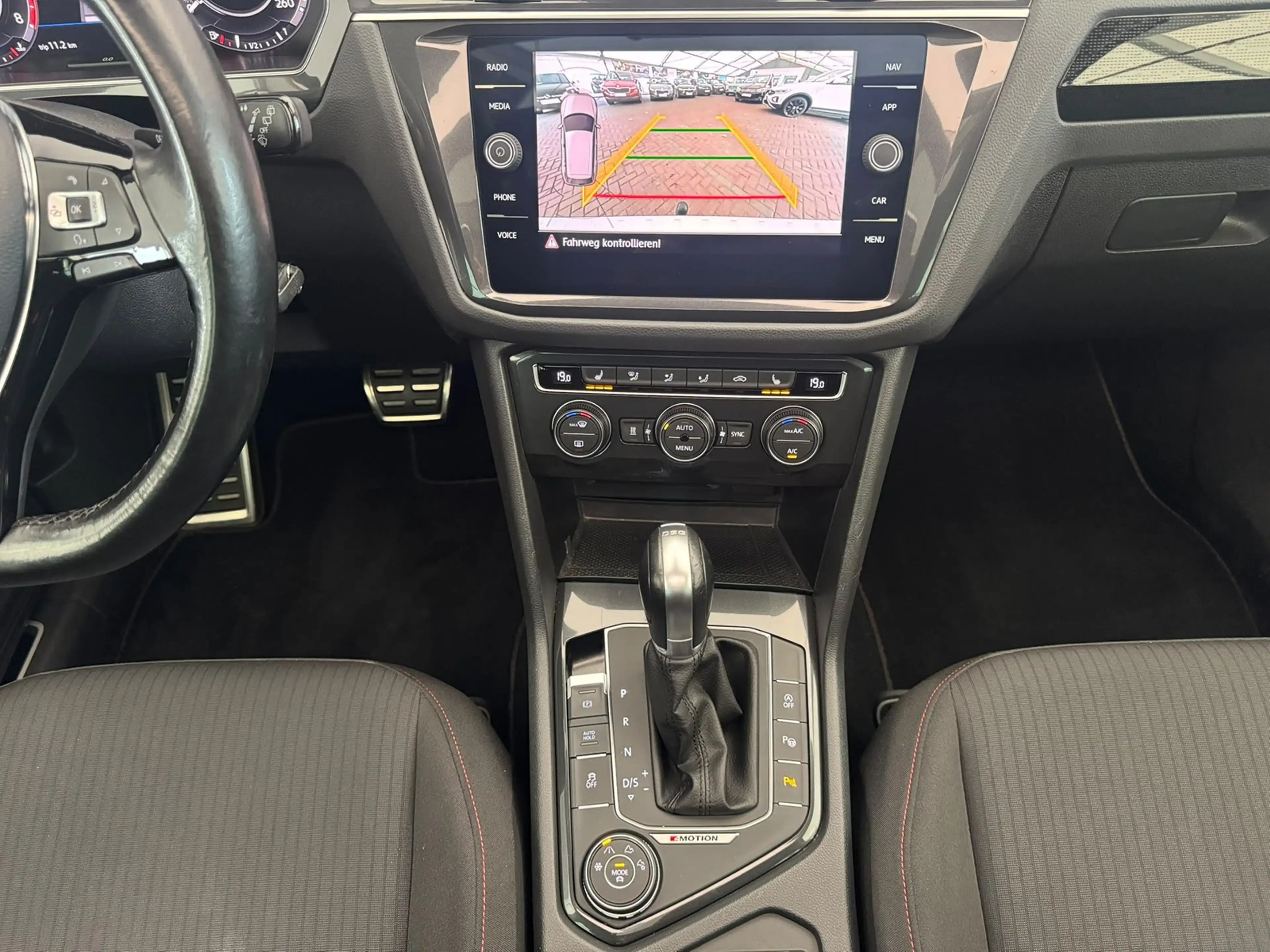 Volkswagen Tiguan Sound 1.4TSI 4M+PANO+AHK+KAMERA+STZH+ACC — photo 4
