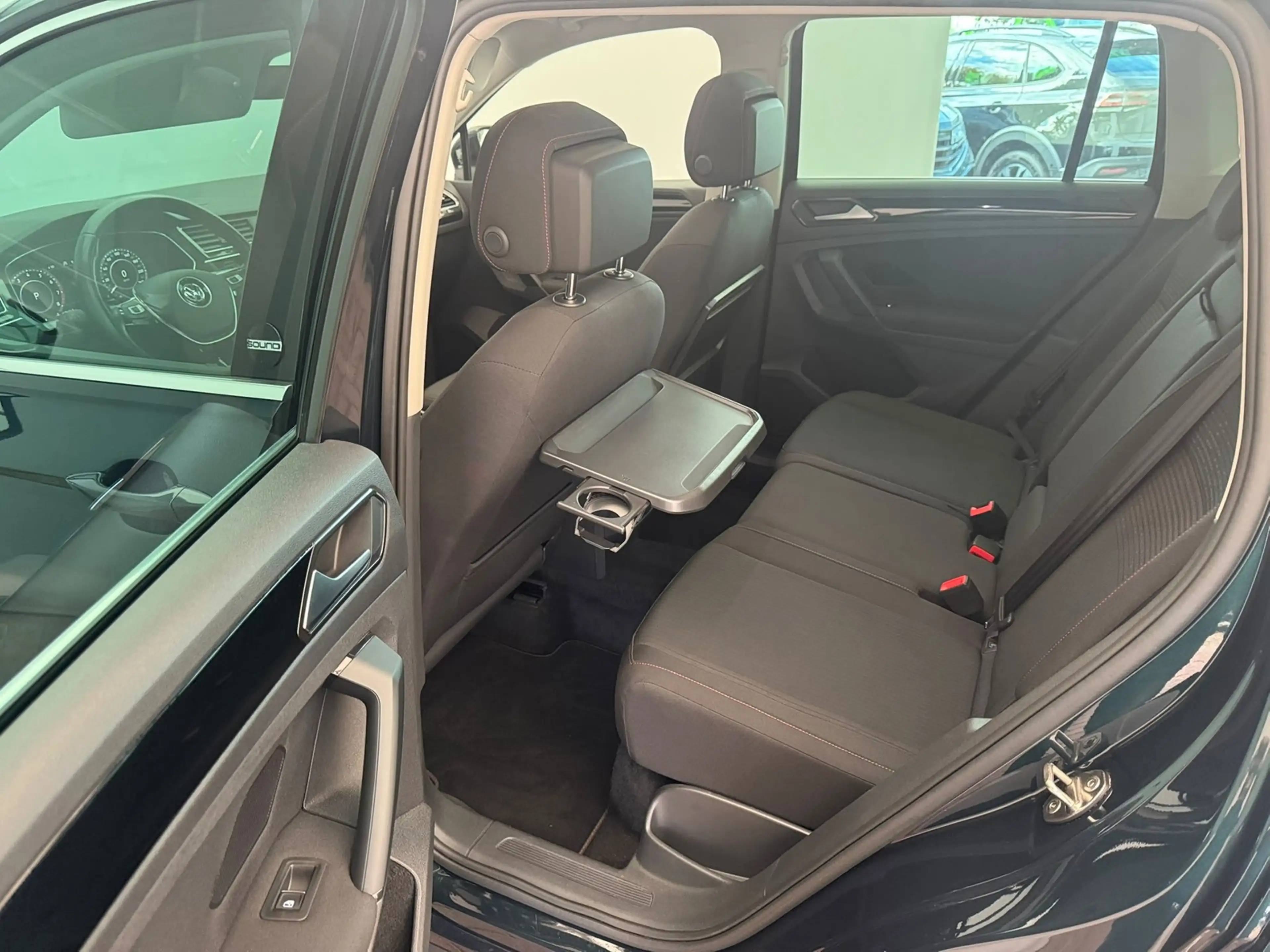 Volkswagen Tiguan Sound 1.4TSI 4M+PANO+AHK+KAMERA+STZH+ACC — photo 13