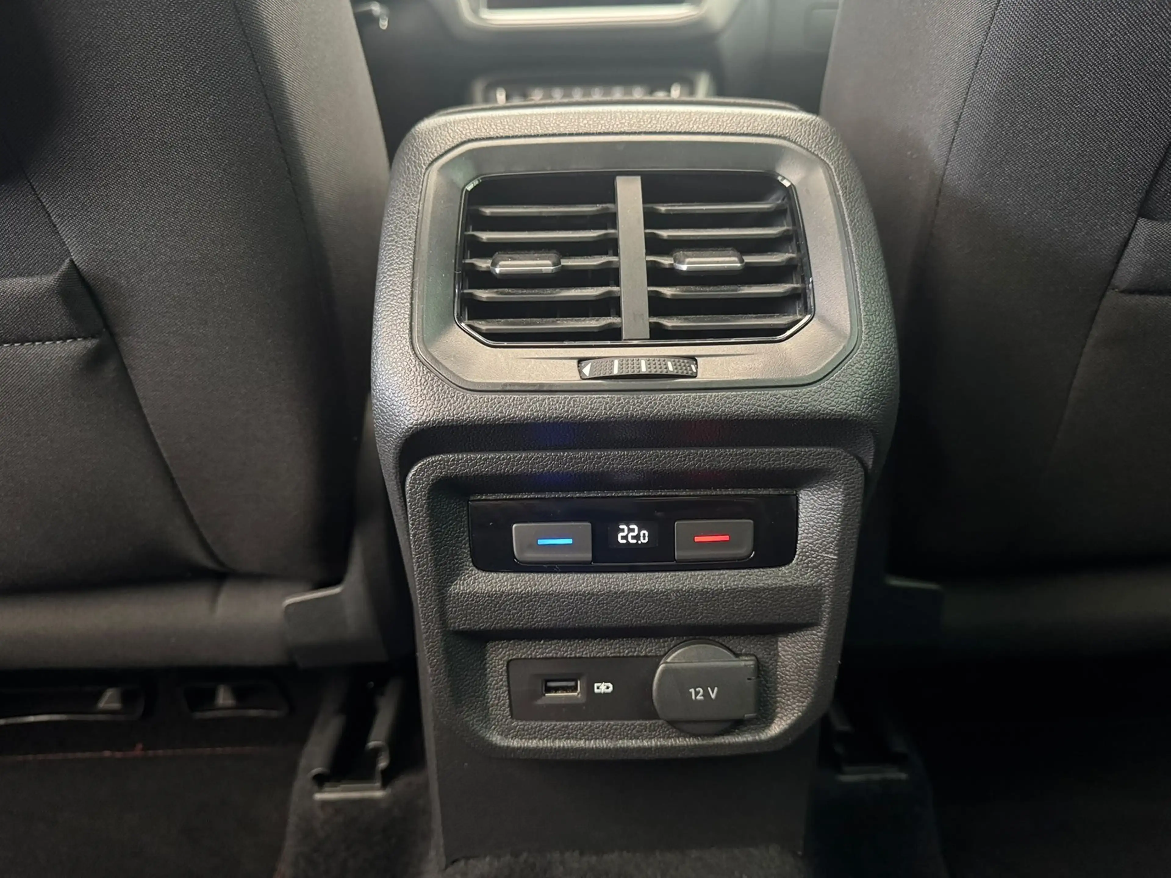 Volkswagen Tiguan Sound 1.4TSI 4M+PANO+AHK+KAMERA+STZH+ACC — photo 15