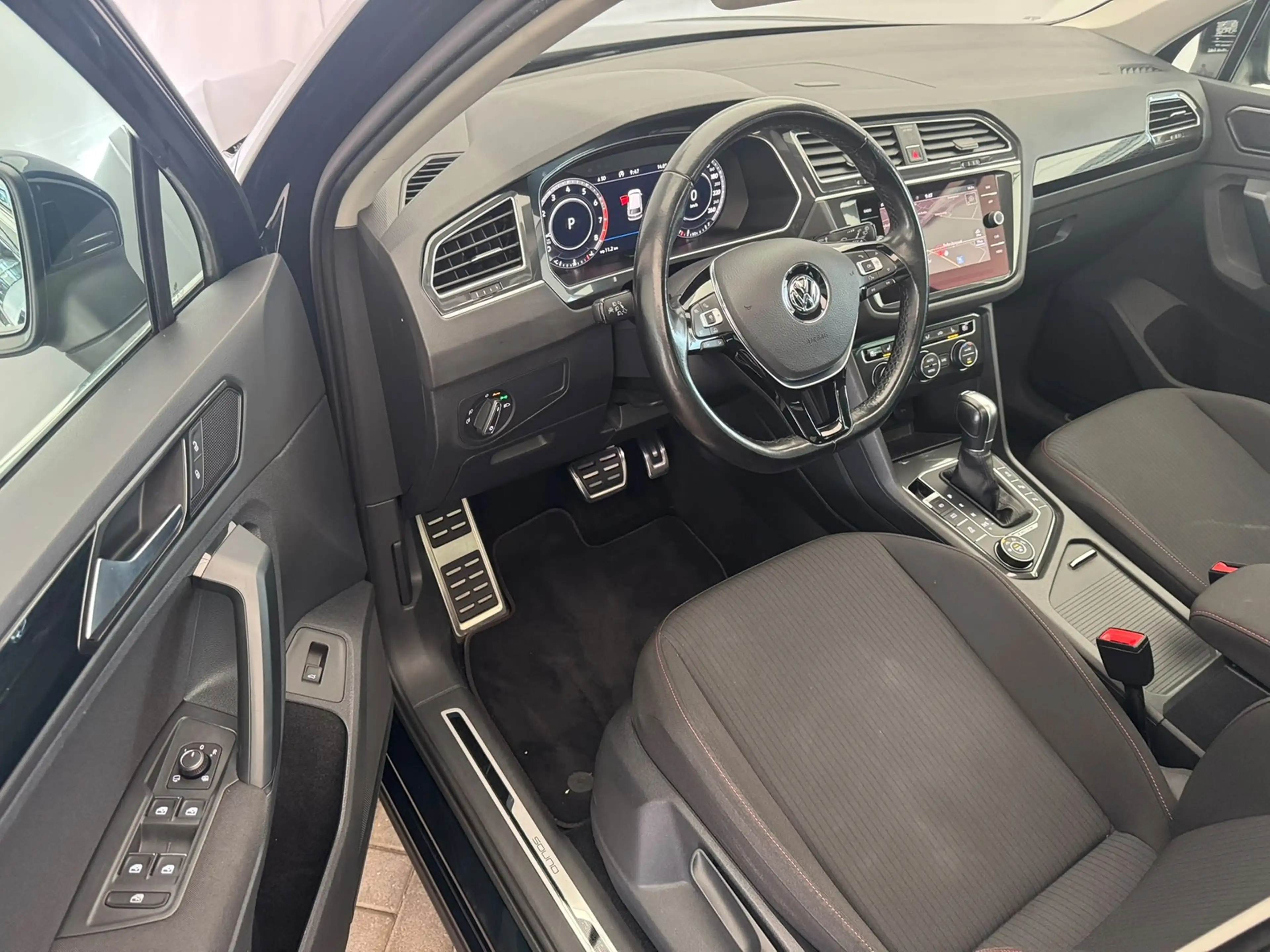 Volkswagen Tiguan Sound 1.4TSI 4M+PANO+AHK+KAMERA+STZH+ACC — photo 10