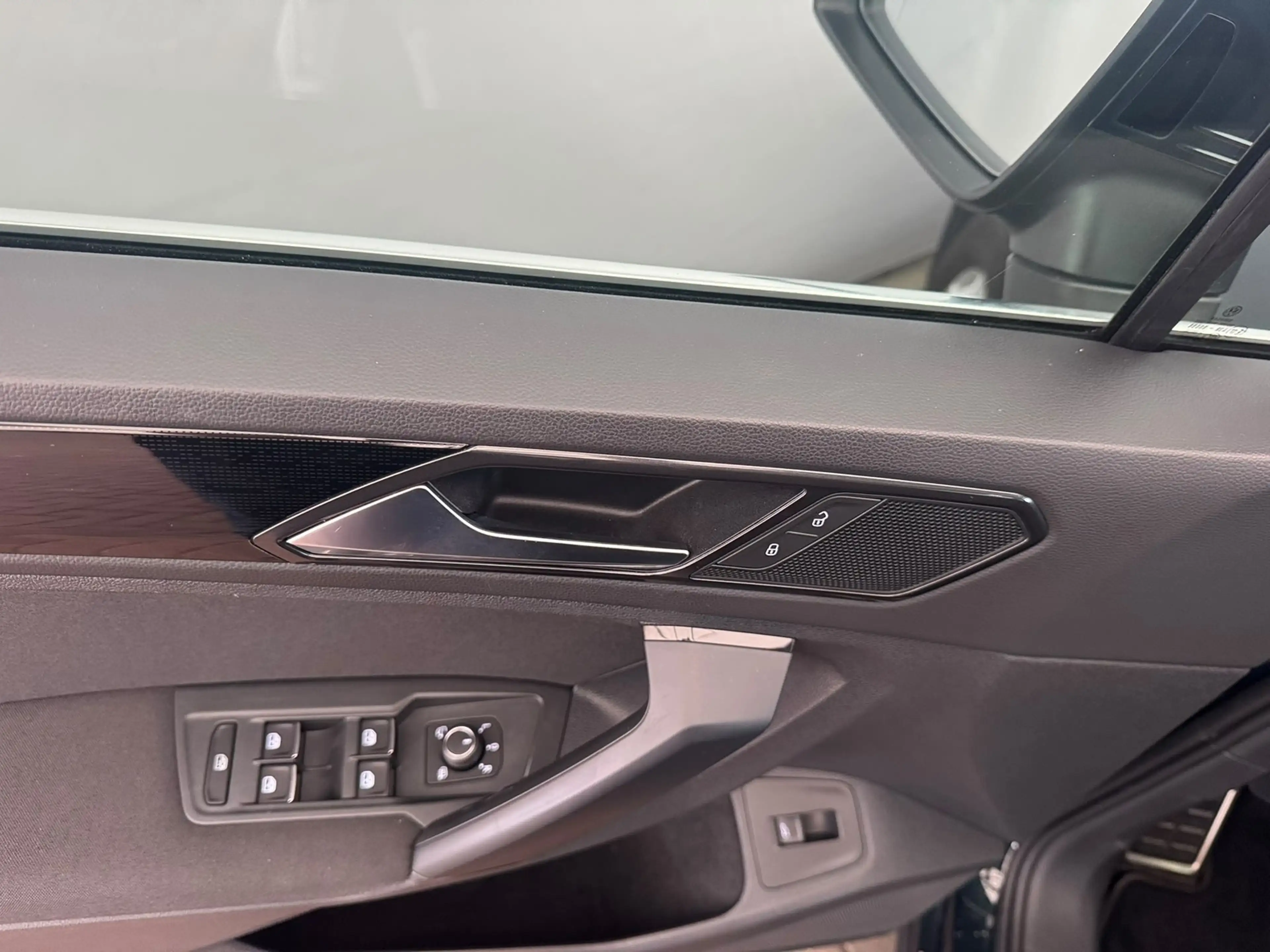 Volkswagen Tiguan Sound 1.4TSI 4M+PANO+AHK+KAMERA+STZH+ACC — photo 9