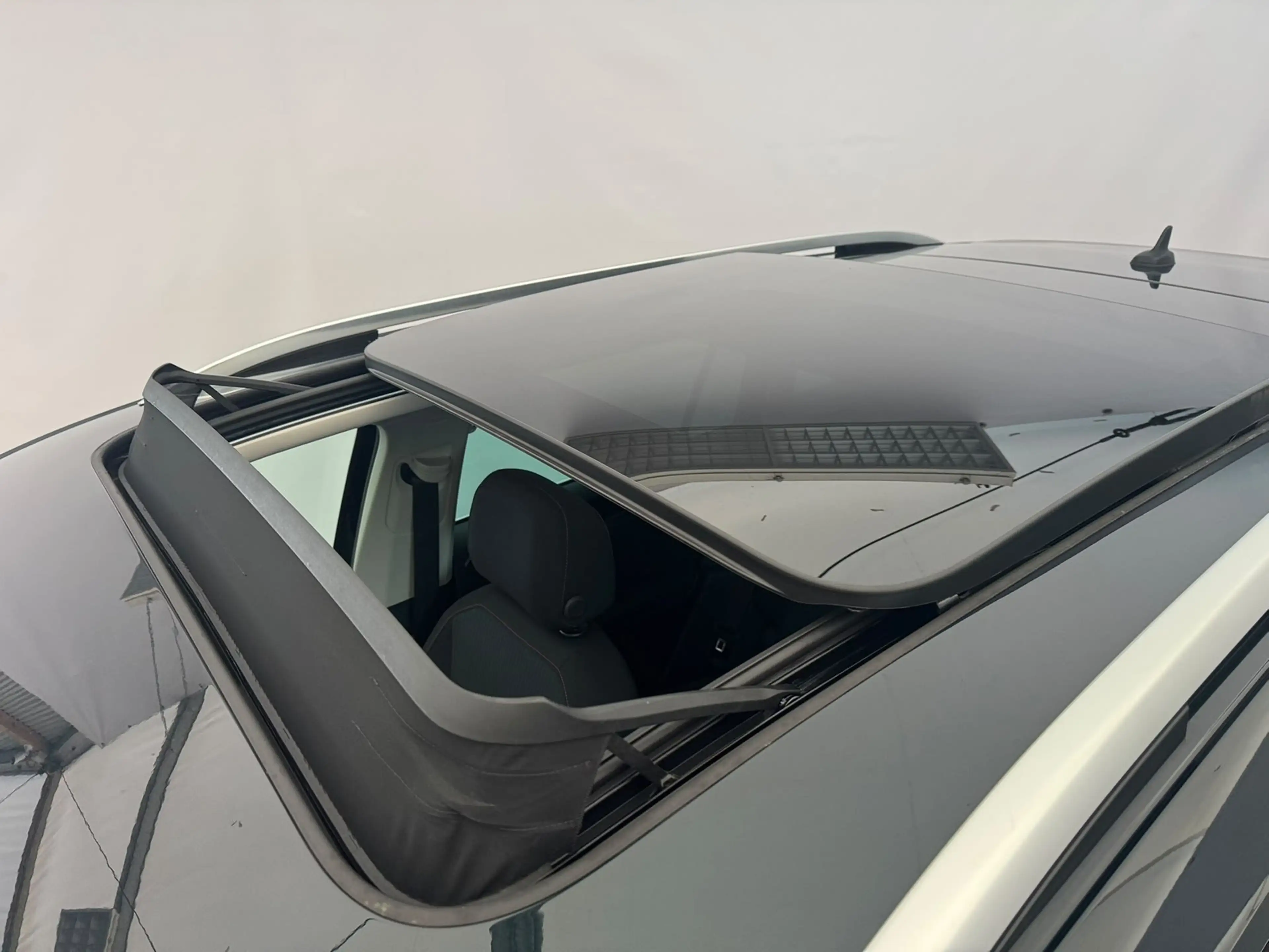 Volkswagen Tiguan Sound 1.4TSI 4M+PANO+AHK+KAMERA+STZH+ACC — photo 8
