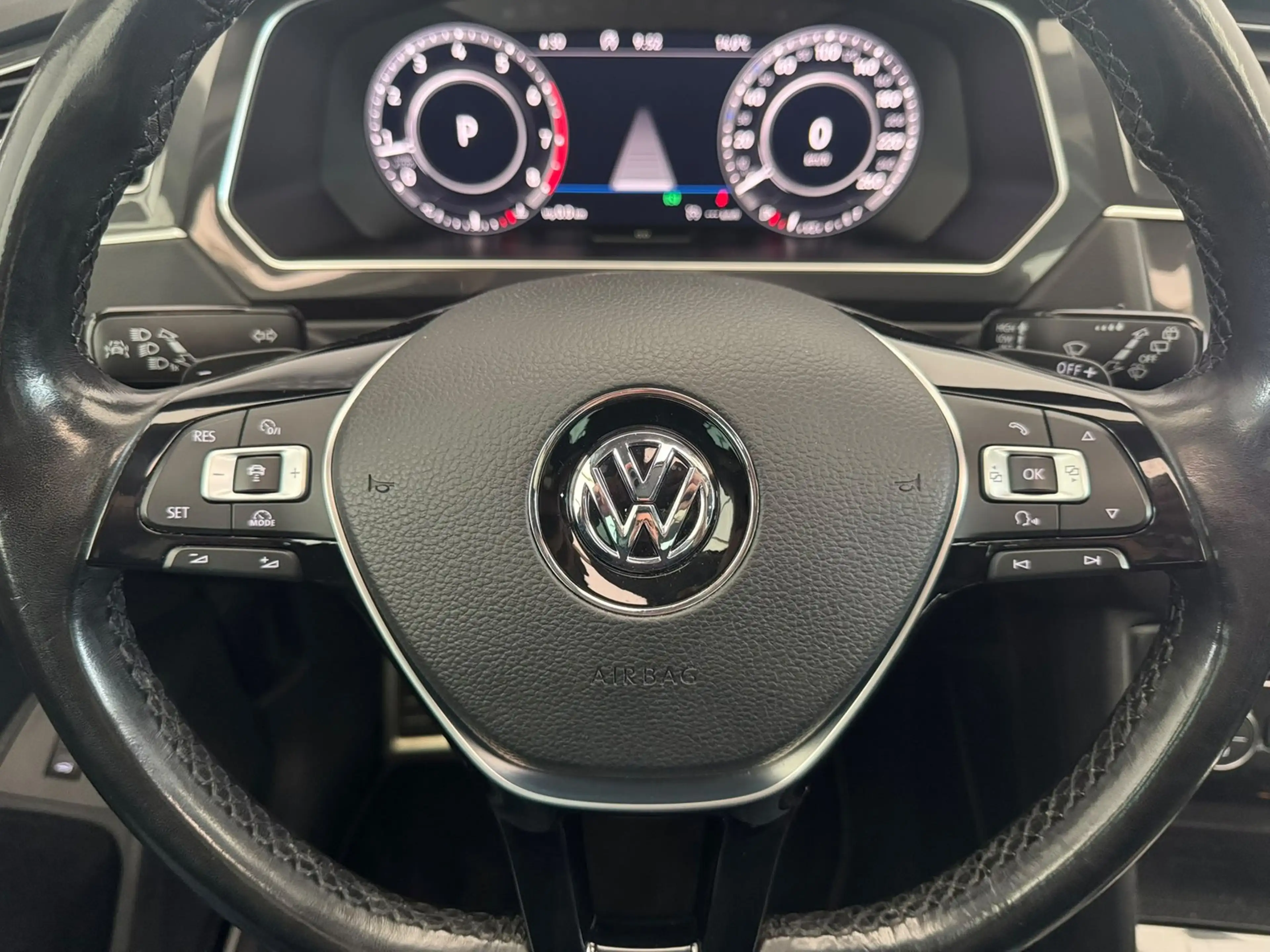 Volkswagen Tiguan Sound 1.4TSI 4M+PANO+AHK+KAMERA+STZH+ACC — photo 6