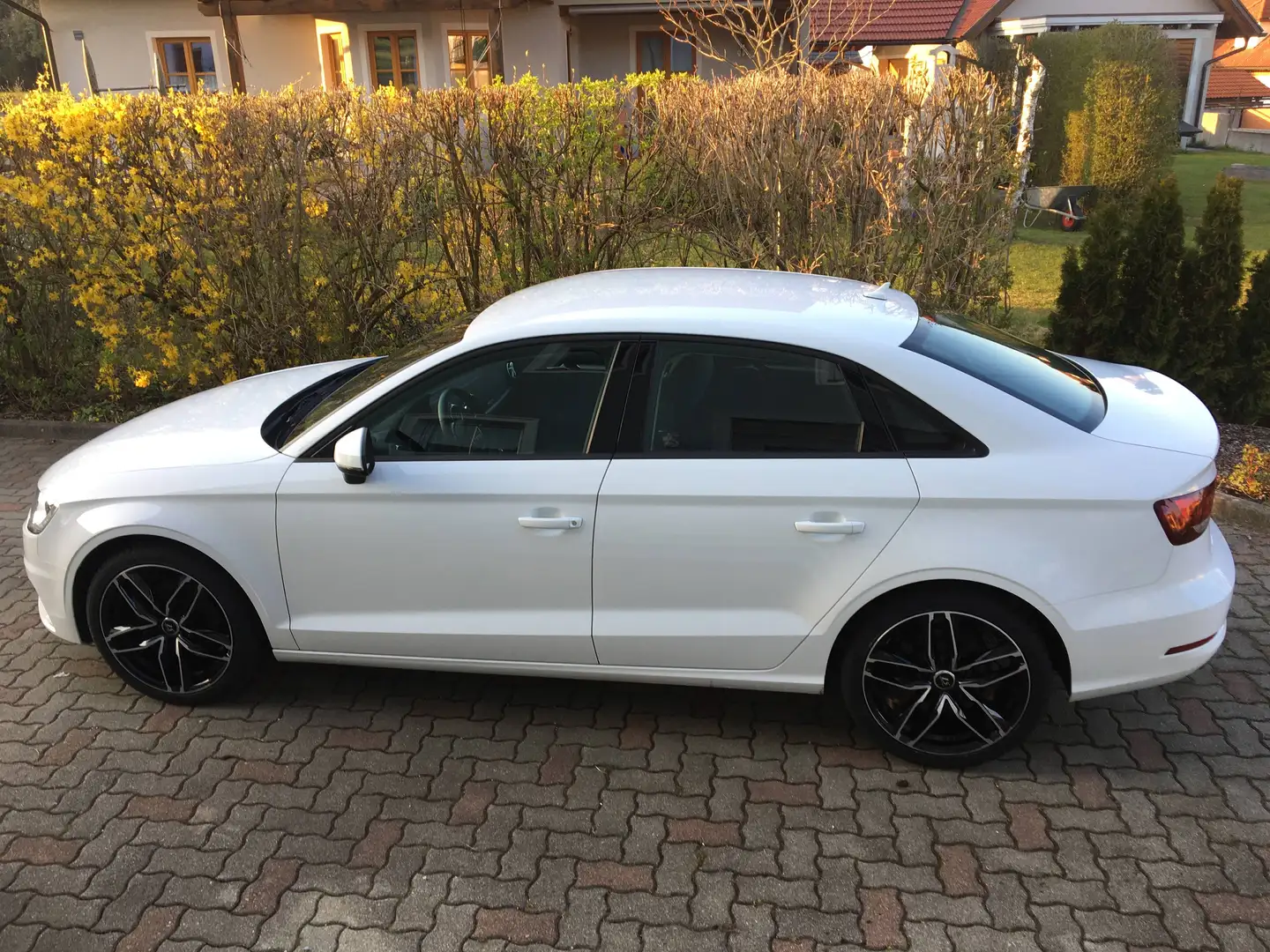 Audi A3 Audi A3 Limousine 1.4 TFSI / NAVI / Audi Drive Select / Multifunktionslenkrad / Sportsitze mit Sitzheizung Weiß - 1