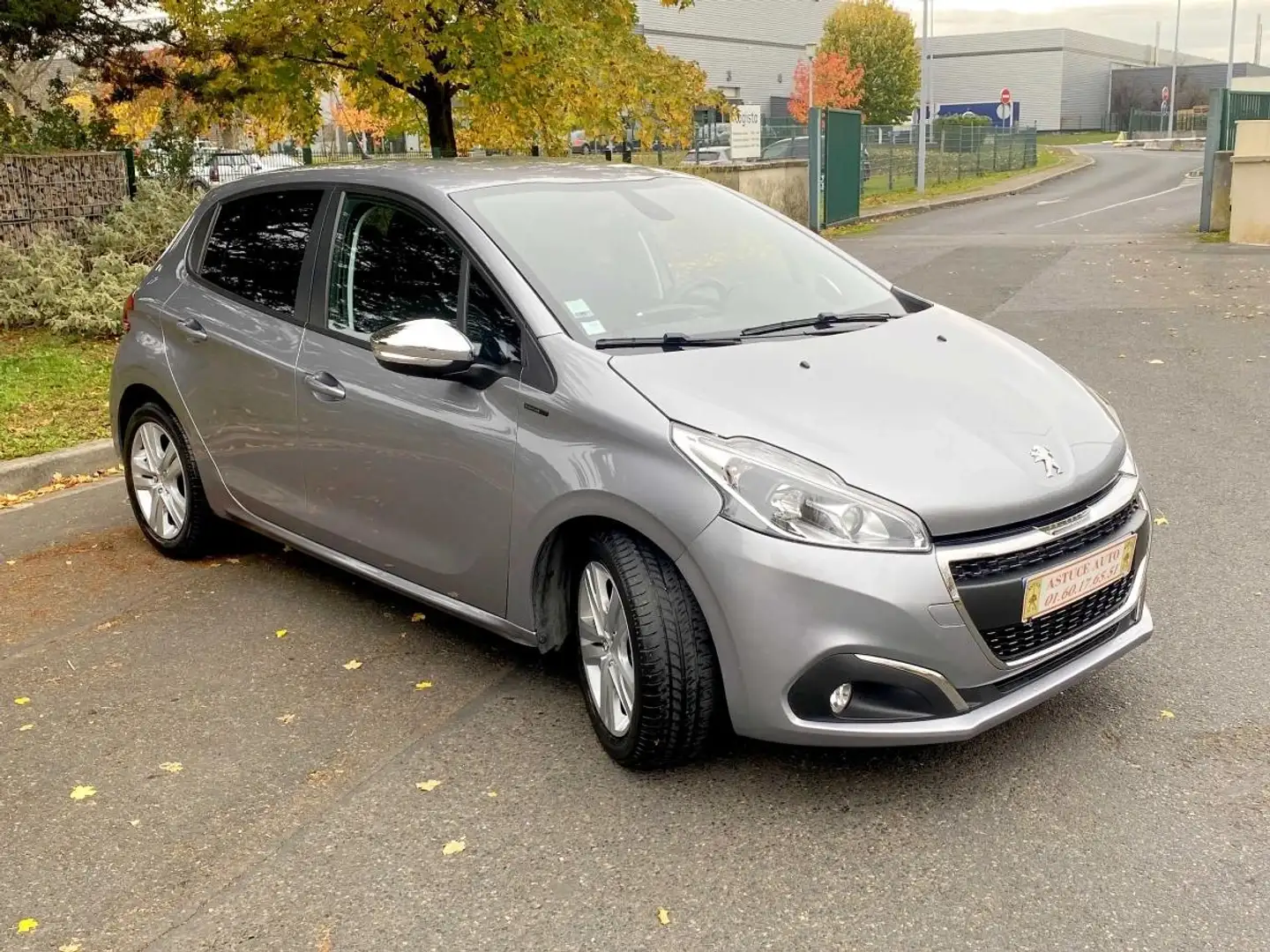 Peugeot 208 GENERATION-I 1.2 PURETECH 80 SIGNATURE Noir - 2