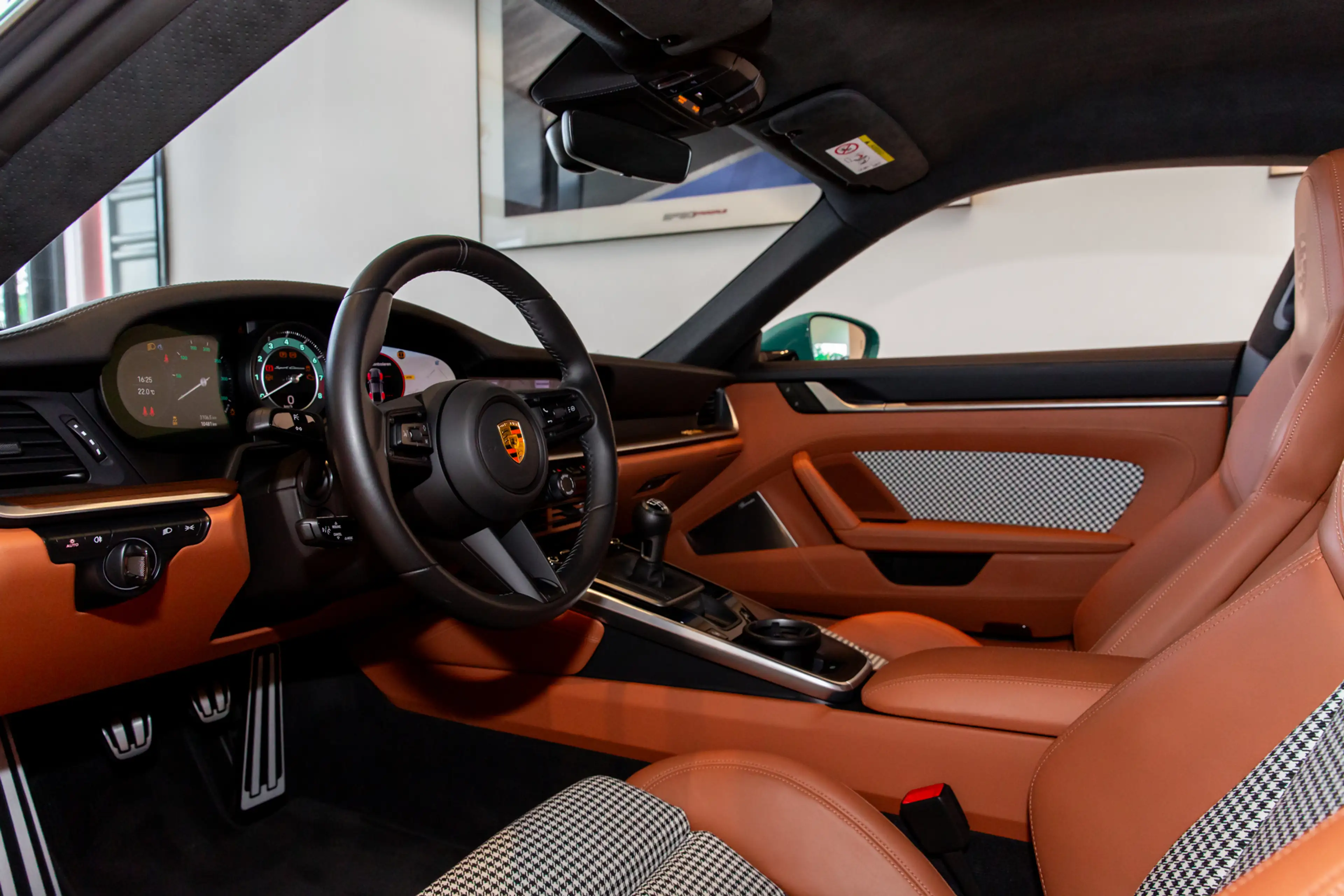 Porsche 992 3.8 Sport Classic ~Munsterhuis Sportscars~ — photo 5