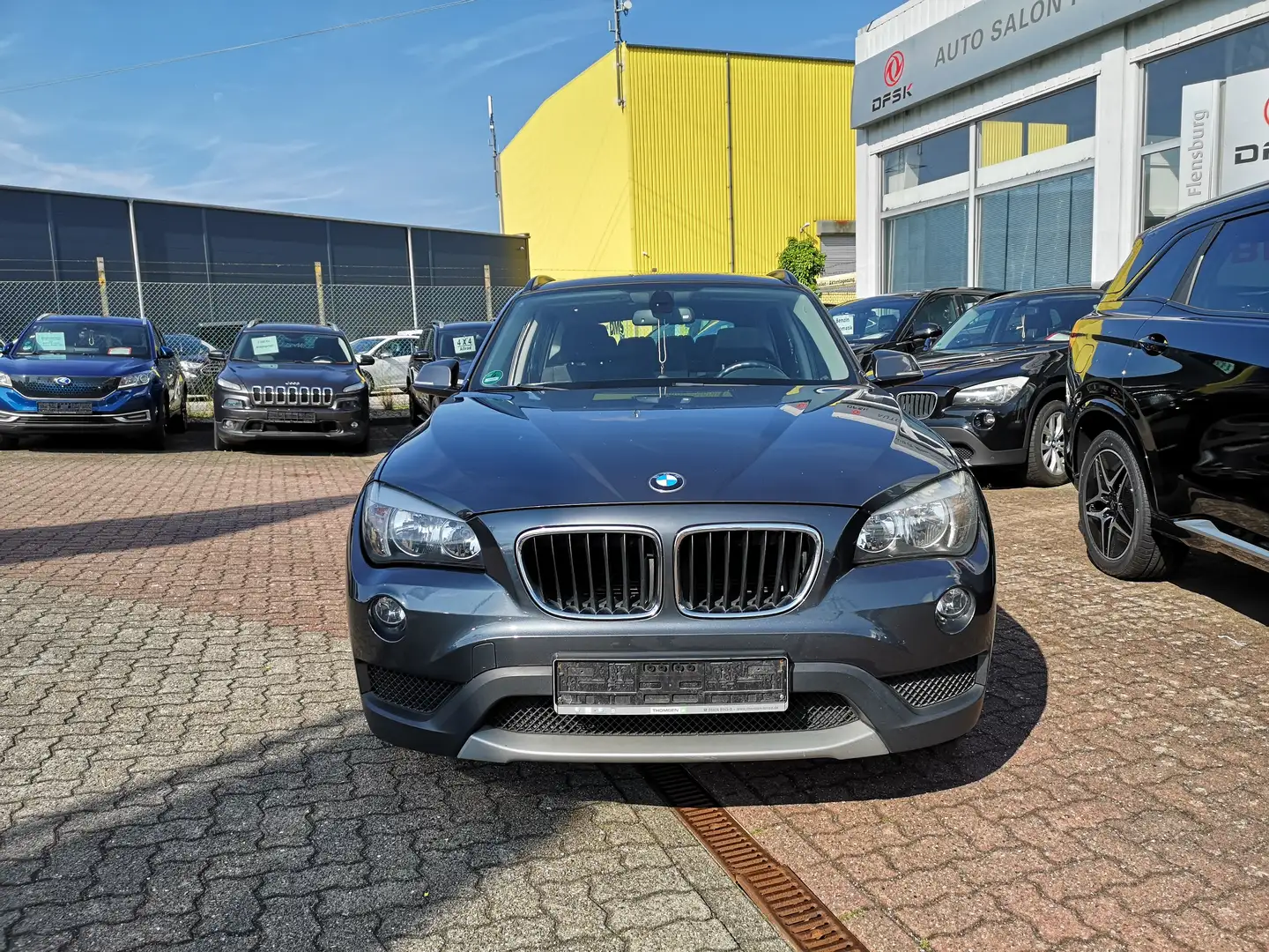 BMW X1 18d xDrive*Allrad*AHK*Navi* TÜV Neu*Schiebedach Grau - 2