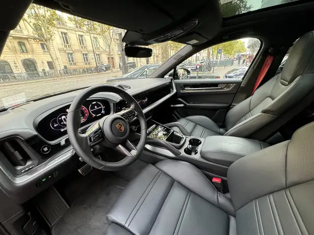 Porsche Cayenne view 12