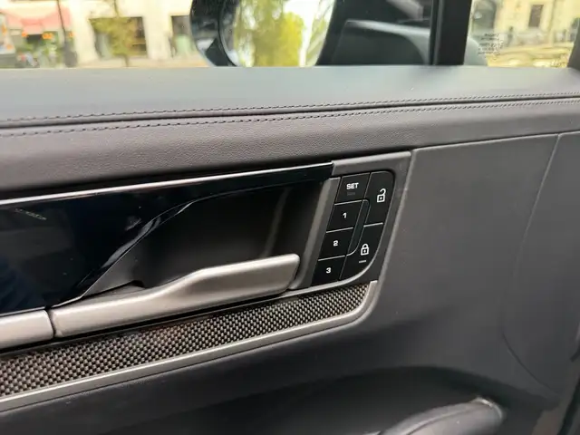 Porsche Cayenne view 14