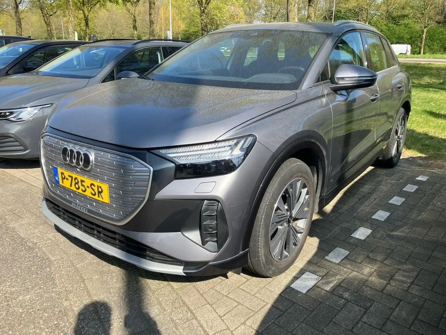 Audi Q4 e-tron 40 Launch edition Advanced 77 kWh Grijs - 2