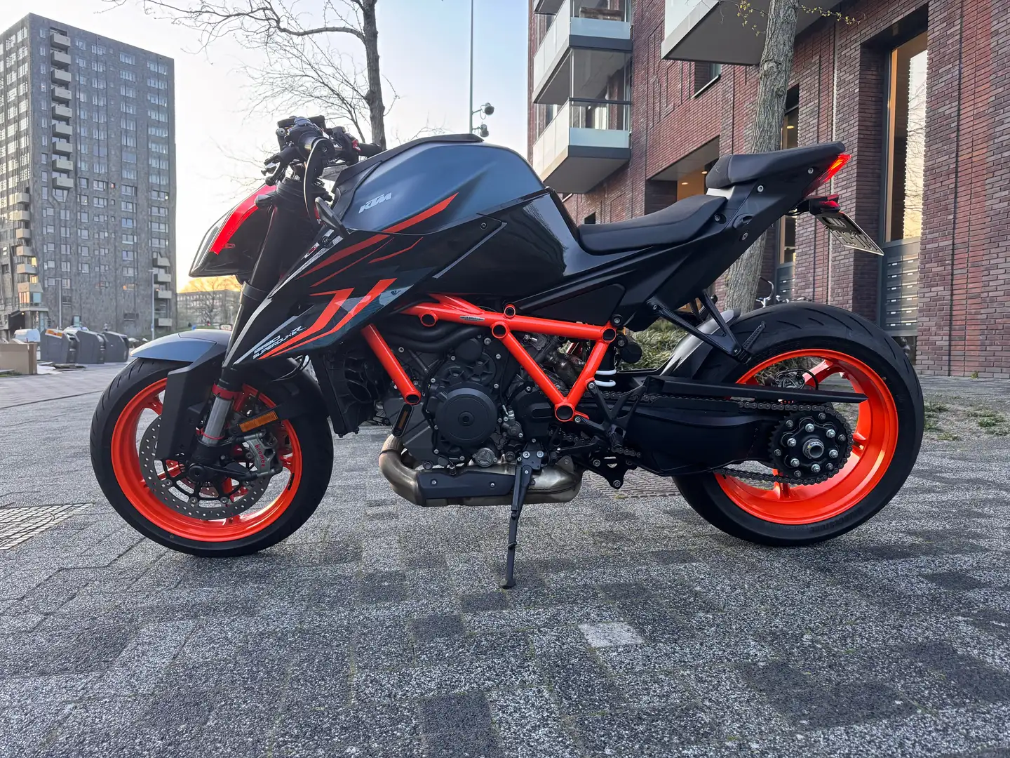 KTM 1290 Super Duke R Azul - 1
