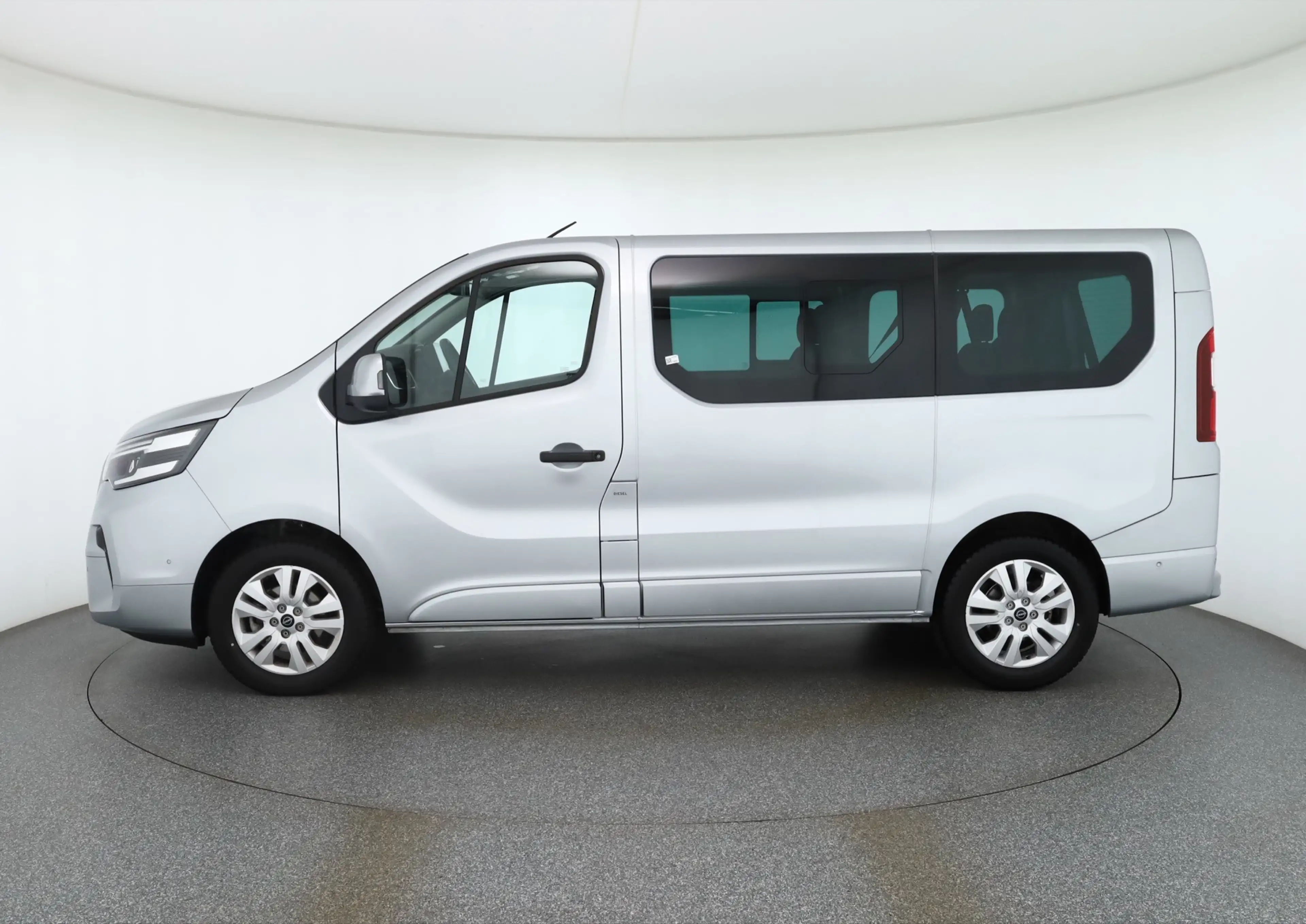 Nissan Primastar 2.0 Kombi Tekna dCi 8-Sitzer LED Navi — photo 2