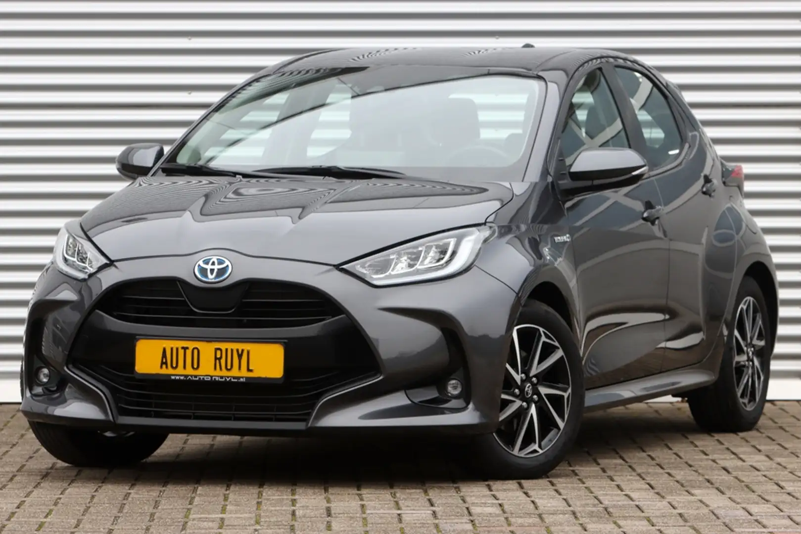 Toyota Yaris 1.5 Hybrid Dynamic Carplay / Camera / Stoel verw. Grijs - 1
