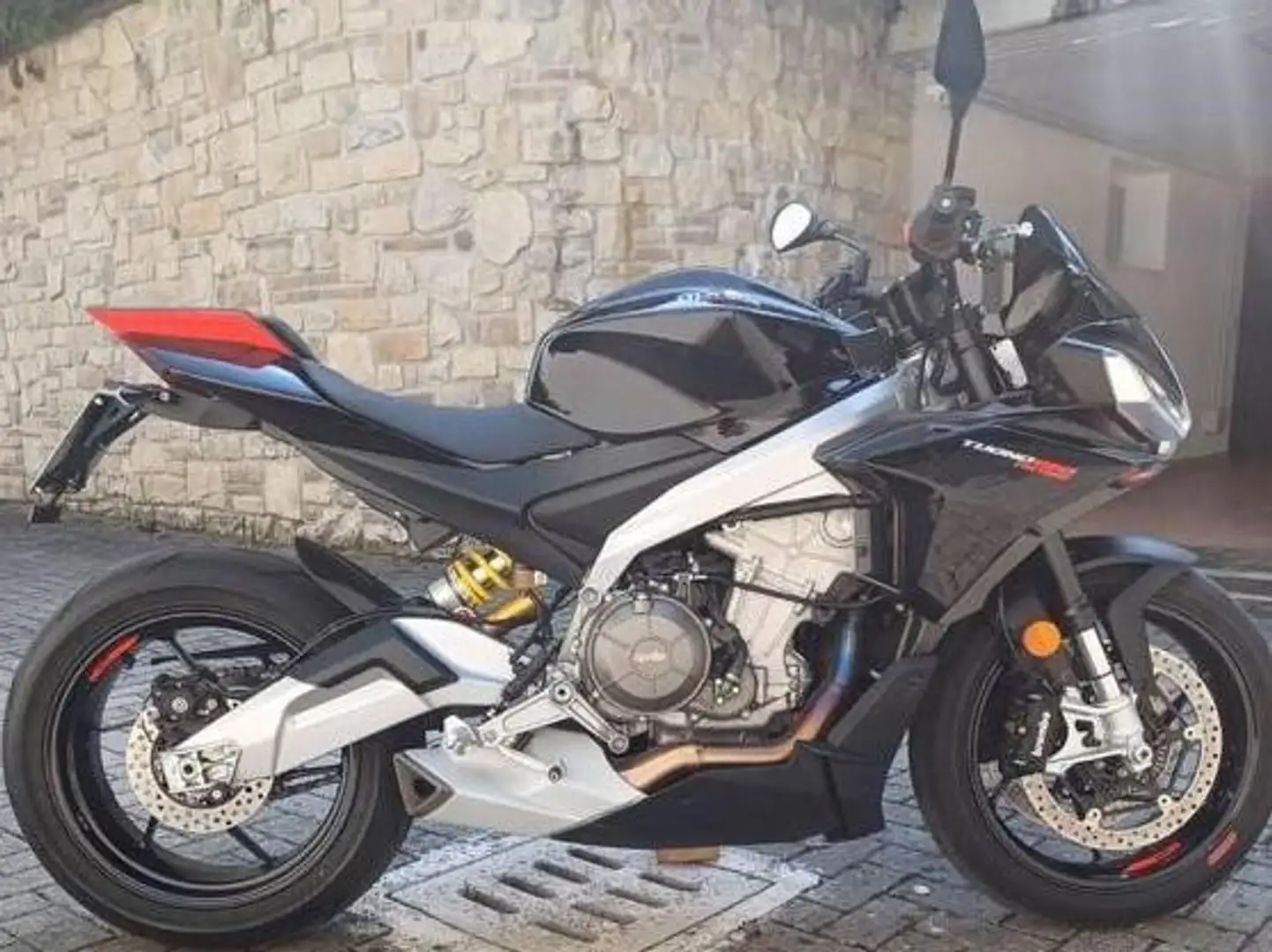 Aprilia Tuono Чёрный - 2